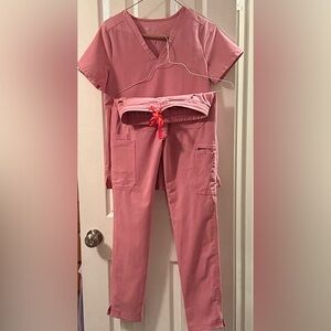 Set of FIGS Pink scrubs, Casma top with pockets xxs, bottoms Yola xxs